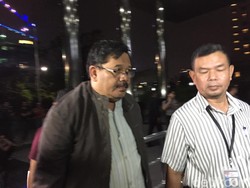 Rombongan Kadis PU Tulungagung yang Kena OTT Tiba di KPK