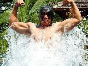 Rahasia Tubuh Kekar Agung Hercules, Pedangdut Nyentrik dengan Mic Barbel