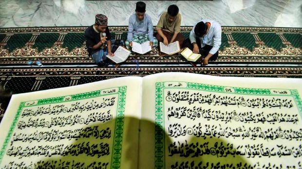 Ilustrasi pembaca alquran.