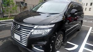 Nissan Elgrand yang Jadi Seru karena Tidak Punya Ban Serep