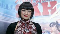 Gaya Nirina Zubir dengan Rambut Berponi
