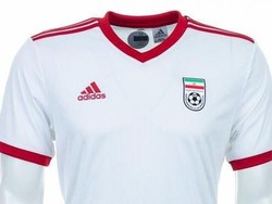 Adapun jersey Iran berwarna putih dengan sentuhan warna merah di bagian lengan sama leher. (Foto: Internet)