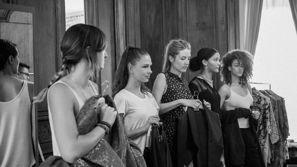 Foto: Behind The Scene Pergelaran Koleksi Batik Karya 3 Desainer Indonesia di Paris