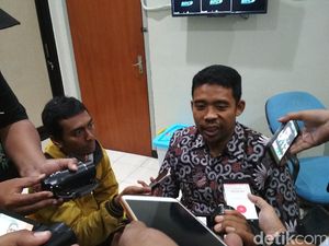 Sekdin PUPR Larang Wartawan Ambil Gambar Ruangan yang Disegel KPK Sekdin PUPR Larang Wartawan Ambil Gambar Ruangan yang Disegel KPK