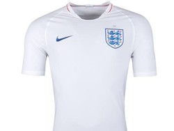 Sementara Inggris punya jersey yang nyaris semuanya berwarna putih, kecuali logo federasi dan sponsor yang berwarna biru. (Foto: internet)