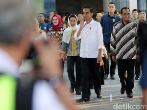 Berkemeja Putih, Jokowi Resmikan Terminal Baru Bandara Semarang