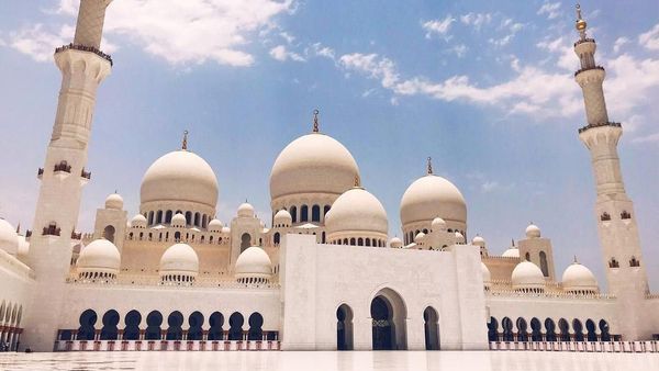 Foto: Masjid Cantik, Swarovski dan Karpet Terbesar Dunia