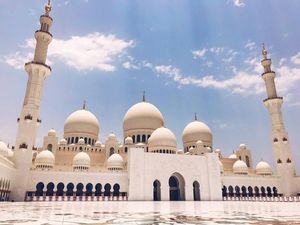 Foto: Masjid Cantik, Swarovski dan Karpet Terbesar Dunia