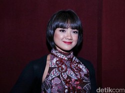 Nirina Zubir Tak Ambisi Tambah Momongan, 2 Anak Cukup