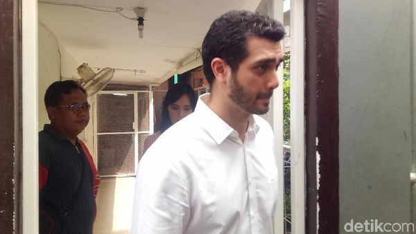 Fachri Albar Dituntut Sembilan Bulan