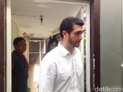 Fachri Albar Dituntut Sembilan Bulan
