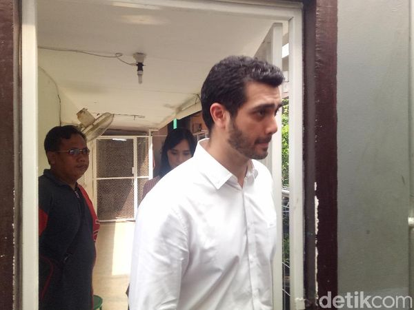 Fachri Albar Dituntut Sembilan Bulan