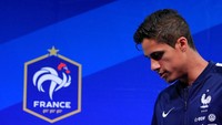 Raphael Varane (Prancis). Salah satu andalan lini belakang Prancis, yang kebobola enam gol dalam lajunya menjuarai Piala Dunia 2018. Juga mencetak gol penting ke gawang Uruguay. (Foto: Gonzalo Fuentes/Reuters)