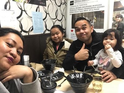 Serunya Momen Keluarga Tike Priatnakusuma yang Doyan Makan Semua