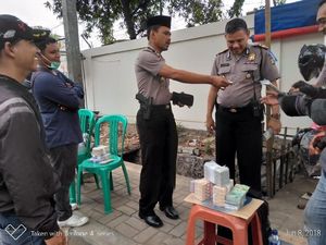 Polisi Cek Keaslian Jasa Tukar Uang di Cengkareng