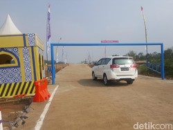 Tol Sumberwuni Fungsional, Mobil dari Surabaya Ramai Melintas