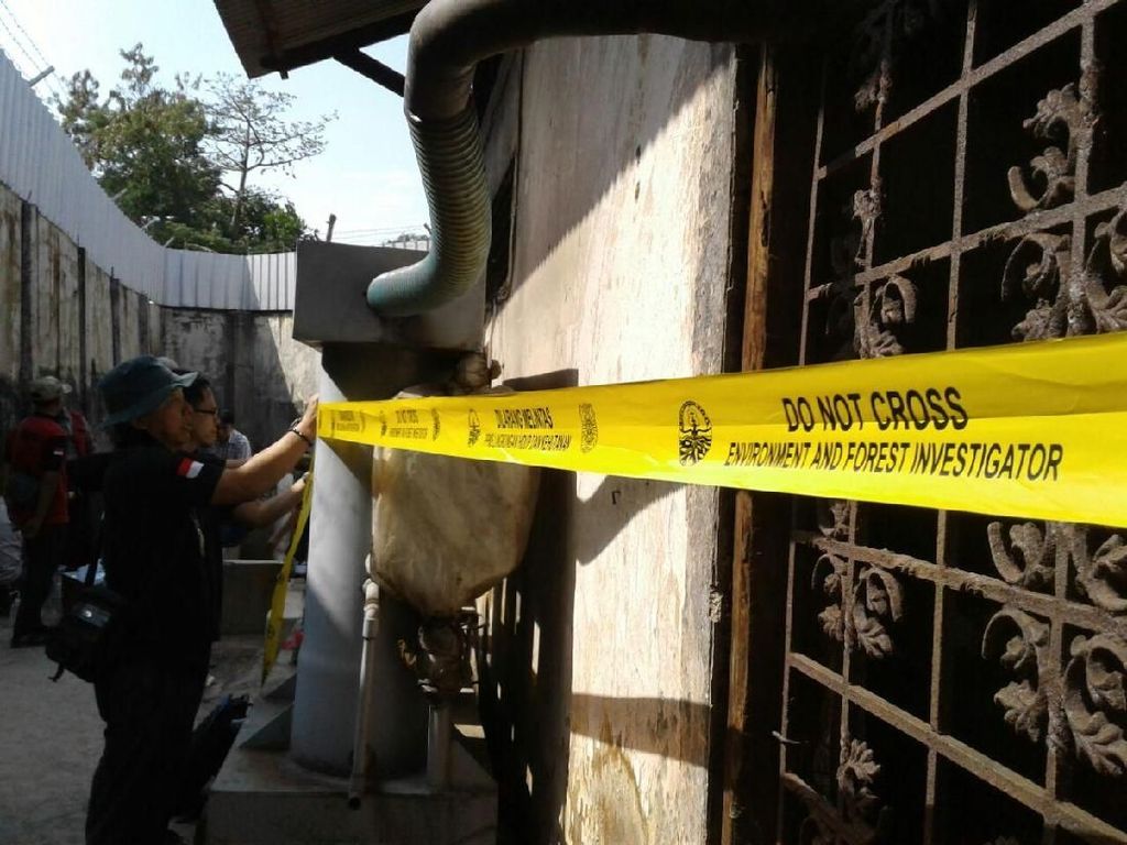 Buang Limbah ke Citarum, Pabrik Emas di Bandung Disegel Buang Limbah ke Citarum, Pabrik Emas di Bandung Disegel