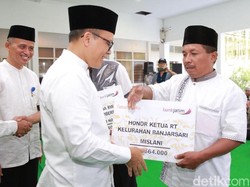 Bupati Anas Pacu RT/RW Lebih Pro Aktif Beri Pelayanan ke Warga