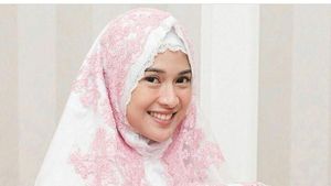 Ini Mukena Jutaan Rupiah Artis Indonesia: Dian Sastrowardoyo hingga Syahrini