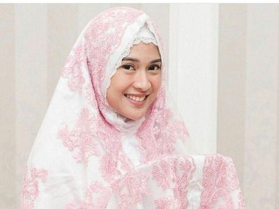 Ini Mukena Jutaan Rupiah Artis Indonesia: Dian Sastrowardoyo hingga Syahrini