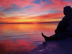 Senja yang Menawan di Pulau Rajuni