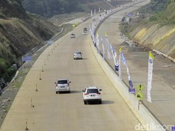Ganjar Usul Warga Bisa Miliki Saham Tol Bawen-Yogya