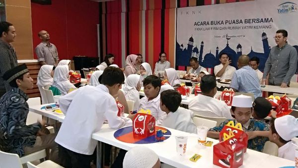 Berbagi Kebahagiaan dengan Yatim Piatu