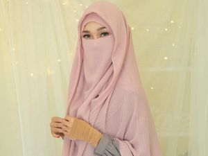 Desainer Ini Rilis Cadar Warna Cerah, Agar Tak Identik Dengan Teroris Desainer Ini Rilis Cadar Warna Cerah, Agar Tak Identik Dengan Teroris