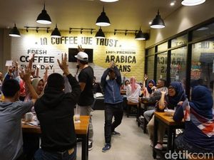 Begini Senangnya Pengunjung Warunk Upnormal yang dTraktir Detikcom Begini Senangnya Pengunjung Warunk Upnormal yang dTraktir Detikcom