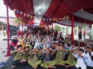 RISKA Ikut Renovasi Sekolah di Tegal Alur