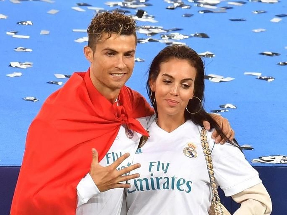 Cristiano Ronaldo dan Georgina Rodriguez. (Foto: Sergei Supinsky / AFP Photo)