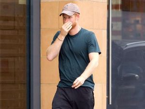 Dipakai 17 Tahun, Makna Gelang Pangeran Harry Terungkap