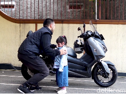 Bonceng Anak Kecil yang Aman, Perhatikan Tinggi Kaki?