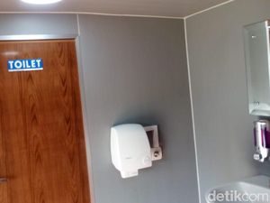 Toilet Umum Kotor, Sebaiknya Tetap Pipis atau Ditahan Saja Ya? Toilet Umum Kotor, Sebaiknya Tetap Pipis atau Ditahan Saja Ya?