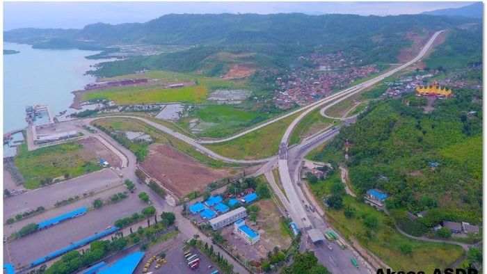 Untuk ruas tol Bakauheni-Terbanggi Besar terdiri dari jalur tol yang telah operasional yaitu mulai dari Akses Pelabuhan Bakauheni ke simpang susun Bakauheni sepanjang 8,9 km. Foto: Dok. PT Hutama Karya (Persero)