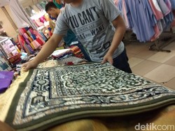 Mau Borong Sajadah Murah? Ini Jenis dan Harganya