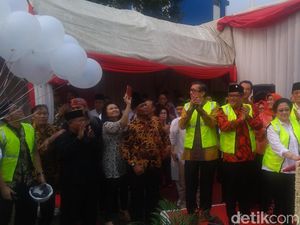 Megawati Pimpin Peletakan Batu Pertama Masjid Taufik Kiemas