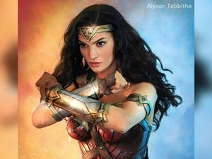 Keren! Wanita Cantik Ini Bisa Berubah Mirip Johnny Depp hingga Gal Gadot