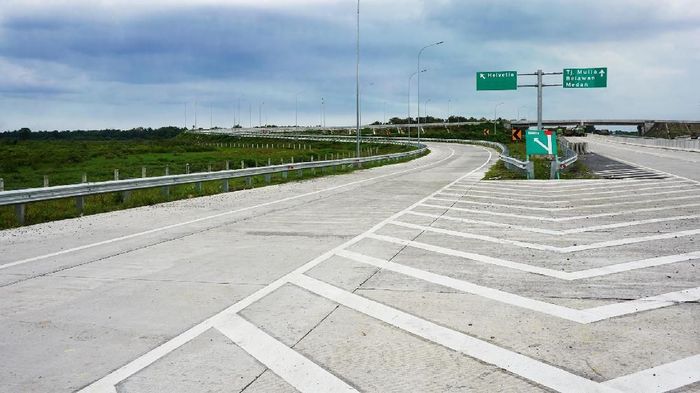 Untuk tol Semayang-Helvetia dikenakan tarif tol Rp 6.000, Sedangkan Binjai-Semayang biaya tolnya sebesar Rp 4.000. Bagi pemudik yang menggunakan tol dari Binjai hingga Helvetia atau sebaliknya dikenakan tarif Rp 10.500.Foto: Dok. PT Hutama Karya (Persero) Untuk tol Semayang-Helvetia dikenakan tarif tol Rp 6.000, Sedangkan Binjai-Semayang biaya tolnya sebesar Rp 4.000. Bagi pemudik yang menggunakan tol dari Binjai hingga Helvetia atau sebaliknya dikenakan tarif Rp 10.500.Foto: Dok. PT Hutama Karya (Persero)