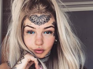 Ekstrem, Model Ini Bikin 100 Tato di Payudaranya Ekstrem, Model Ini Bikin 100 Tato di Payudaranya