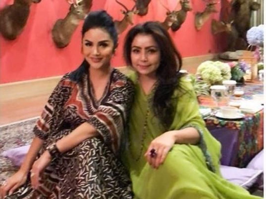 Foto Bareng Mayangsari, Krisdayanti Tutup Kolom Komentar Foto Bareng Mayangsari, Krisdayanti Tutup Kolom Komentar