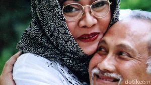 46 Tahun Menikah, Ini Potret Mesra Mbak Tutut dan Suami yang Sepi Gosip