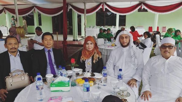 Ini Momen Syekh Ali Jaber Saat Makan dengan Ridwan Kamil dan Habib Nabiel