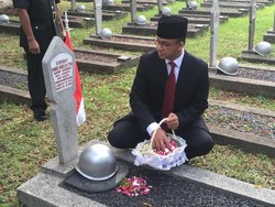 HUT Ke-491 Jakarta, Anies Ziarah di TMP Kalibata