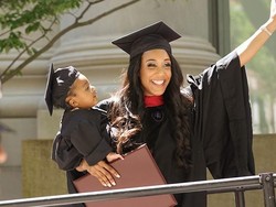 Ujian Sambil Kontraksi Melahirkan, Kisah Mahasiswi Harvard Ini Viral