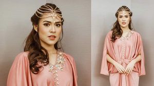8 Model Kaftan Selebriti Untuk Inspirasi Baju Lebaran 2018