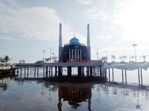Mudik ke Makassar, Bisa Wisata Religi Sambil Menikmati Laut