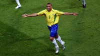 Ronaldo Luis Nazario de Lima ada di tempat kelima dengan 62 gol (Getty Images)