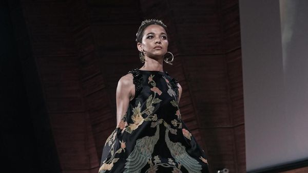 Ini Deretan Busana Batik Karya 3 Desainer Indonesia yang Memukau di Paris