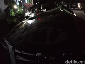 Sebuah Mobil Terbalik di Tol Gempol-Pandaan, Bapak dan Anak Tewas